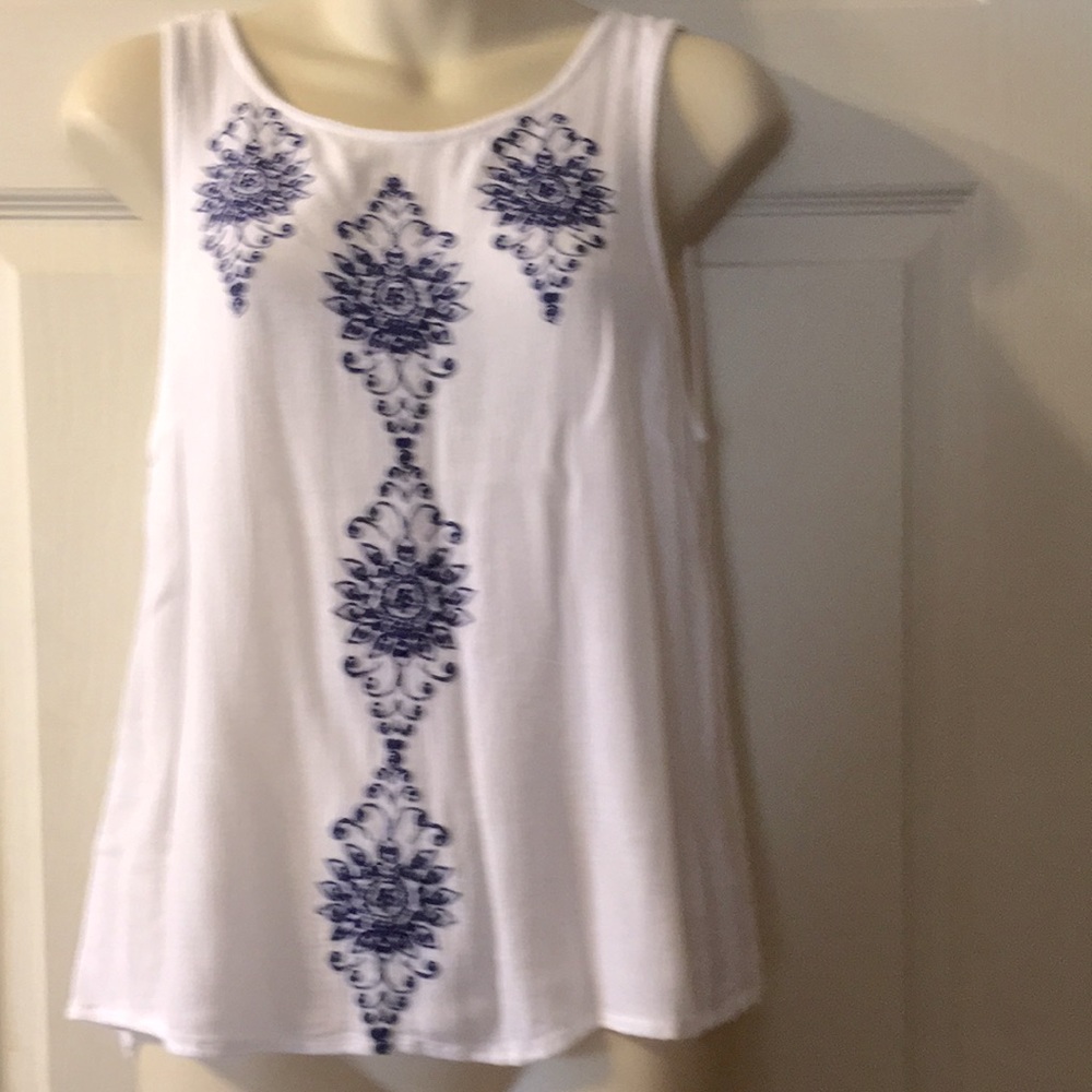 DIZZIRE woman’s top size medium.